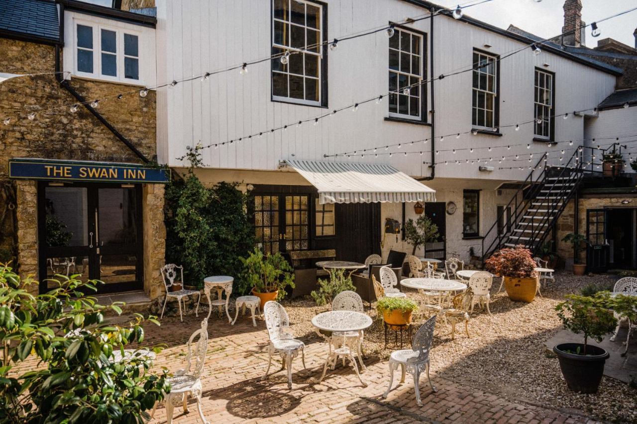 Hotel The Crooked Swan Crewkerne Exterior foto